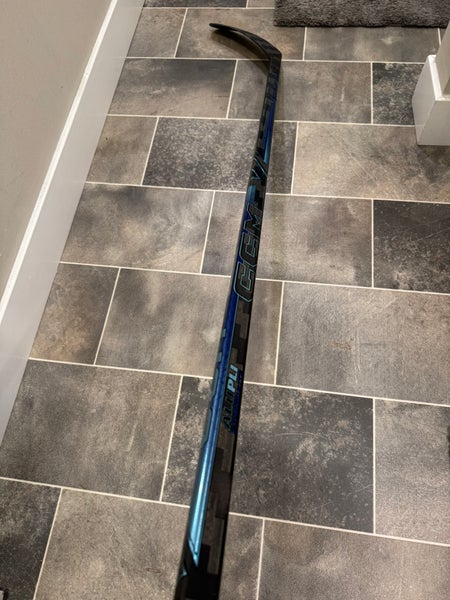Unreleased CCM Vizion “2” Right Handed Hockey Stick P29 75 Flex (New)