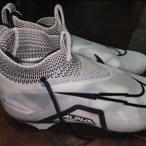 Men's Size M 13.5 (W 14.5) Nike Mid Top Molded Cleats (New)