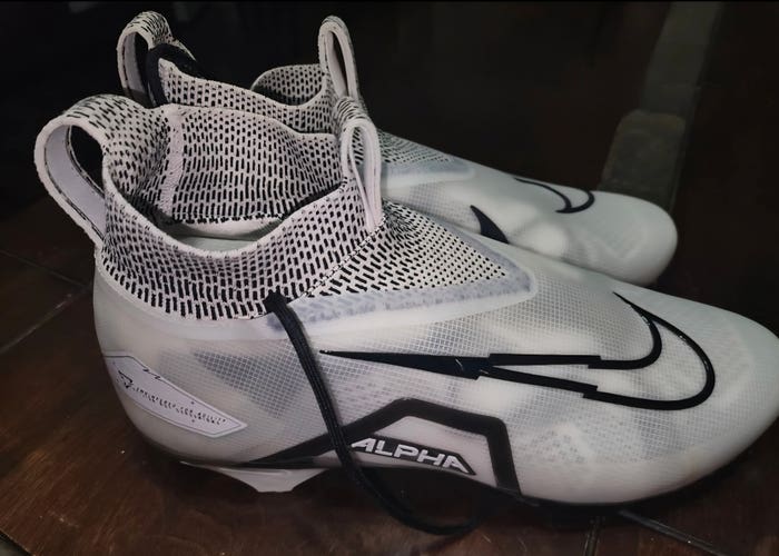 Men's Size M 13.5 (W 14.5) Nike Mid Top Molded Cleats (New)