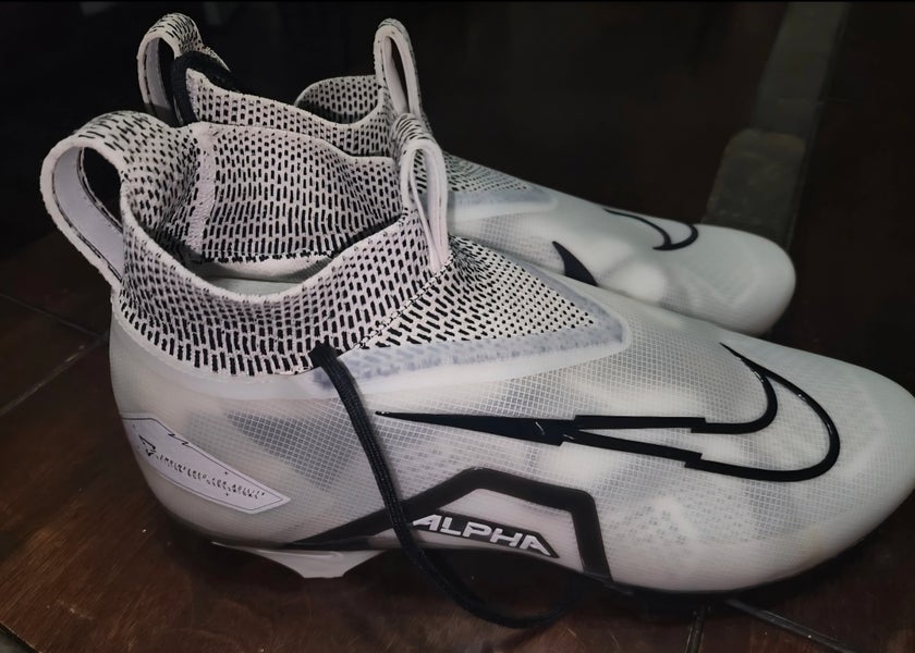 Men's Size M 13.5 (W 14.5) Nike Mid Top Molded Cleats (New)