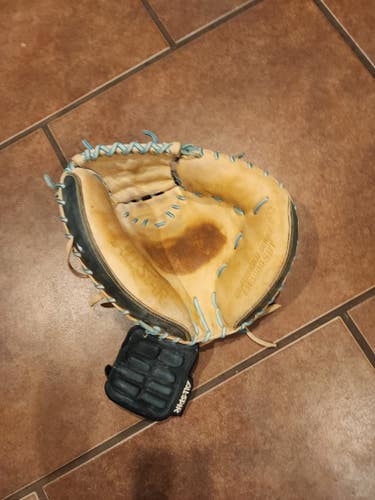 RH All Star CM3000SBT Catcher's Glove 32.5" (Used)
