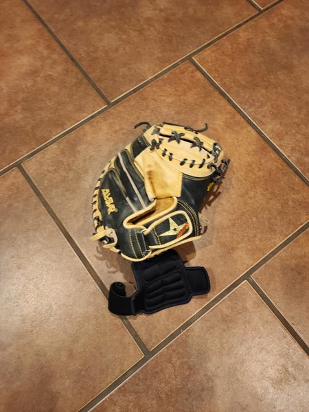 RH All Star CM3000SBT Catcher's Glove 32" (Used)