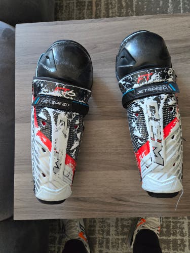 Junior CCM JetSpeed FT6 11" Shin Pads (Used)