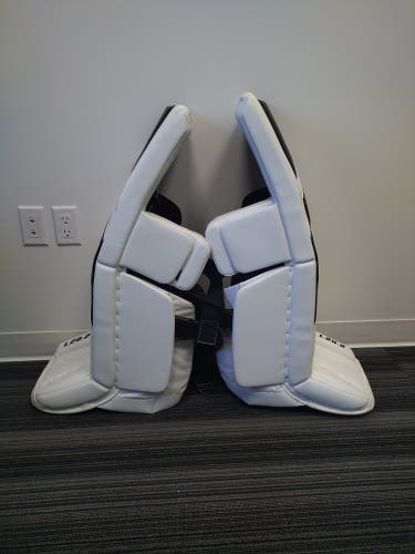 35" True L20.2 Goalie Leg Pads (New)