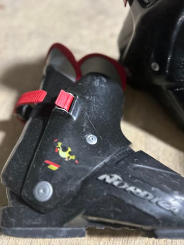 Mondo 18 & 18.5 Kid's Nordica Ski Boots (Used)