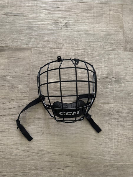 Medium CCM FM580 Full Cage (Used)