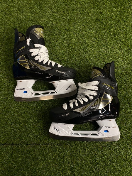 Intermediate True Catalyst 7 Hockey Skates Regular Width Size 4 (New)