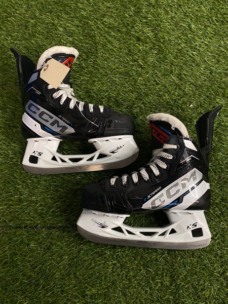 Junior CCM JetSpeed FT680 Hockey Skates Regular Width Size 1 (Used)
