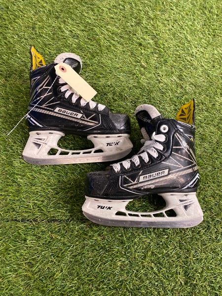 Youth Bauer Supreme 1S Hockey Skates Regular Width 11 (Used)