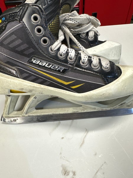 2012 Bauer Supreme One.9 goalie Hockey Skates Size 4 (Used)