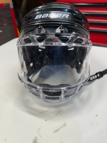 Medium Bauer Youth 1500 Helmet (Used)