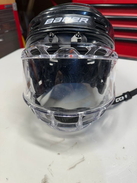 Medium Bauer Youth 1500 Helmet (Used)