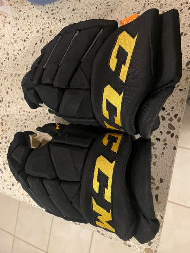 Vancouver Canucks Flying Skate CCM HGJS Gloves 14" Pro Stock