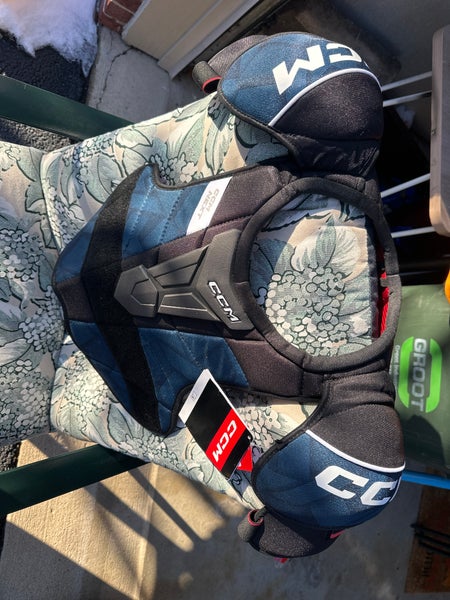 XL Senior CCM Next Shoulder Pads (New)