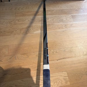 Intermediate Bauer Vapor Hyperlite 2 Hockey Stick P28 65 Flex (Used)