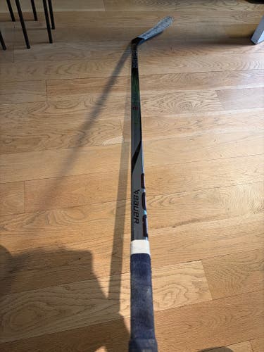 Intermediate Bauer Vapor Hyperlite 2 Hockey Stick P28 65 Flex (Used)