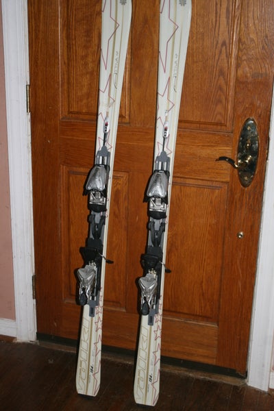 Women's All Mountain 154 cm Volkl Attiva 4 Skis With Marker Adjustable Bindings