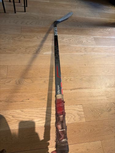 Junior Bauer Vapor Hyperlite Right Handed Hockey Stick P92 50 Flex (Used)