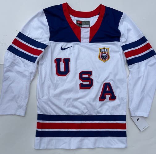 NWT  Nike USA Hockey  IIHF Jersey