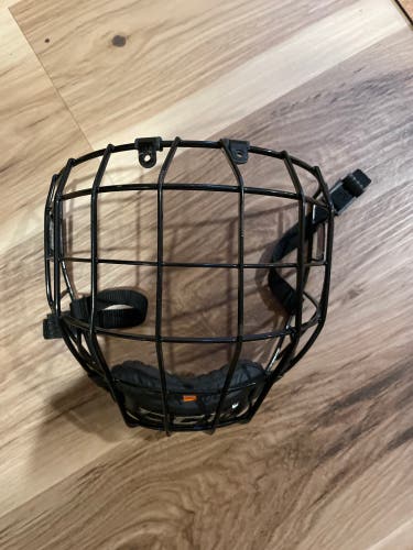 Medium CCM FM780 Full Cage (Used)