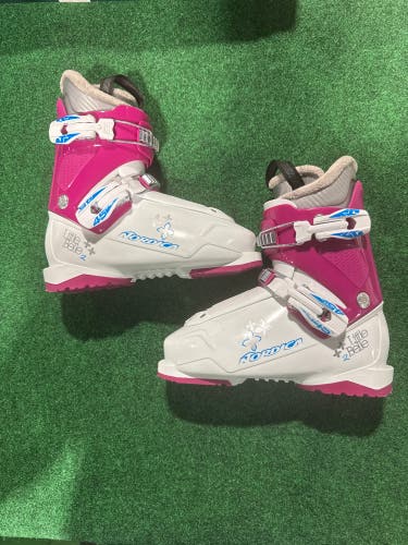 Kid's Nordica Little Belle 2 Ski Boots (Used) | Mondo 22.5 (275mm)