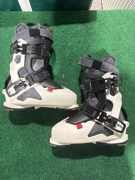 Quartz White / Soft Gray Women's DAHU Ecorce 01 W90 Ski Boots (Used) | Mondo 24.5 (252mm)