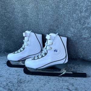 CCM Figure Skates B Junior 6 (Used)