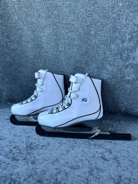 CCM Figure Skates B Junior 6 (Used)