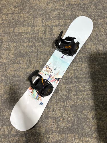 Women's Burton Lipstick Snowboard W/ Medium Burton Stiletto EST Bindings | 145 cm (Used)
