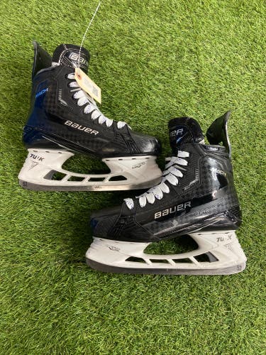 Senior Bauer Supreme Mach Hockey Skates 9 (Used)