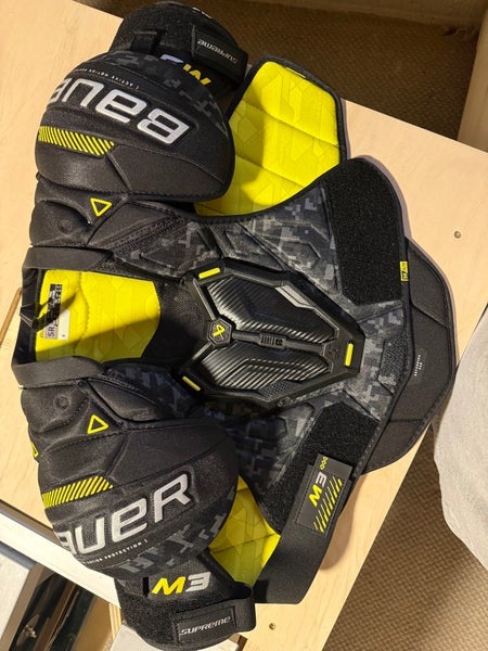 XL Senior Bauer Supreme M3 Shoulder Pads (Used)