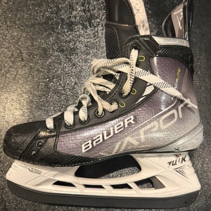 2021 Bauer Vapor Hyperlite Hockey Skates Regular Width Pro Stock 7.5 (Used)