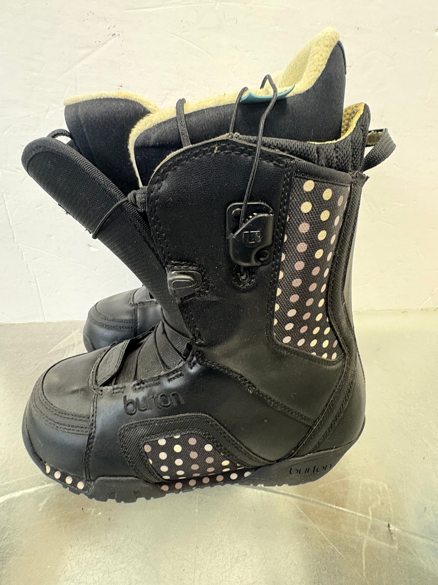 Women's Size M 6.0 (W 7.0) Burton Emerald Snowboard Boots All