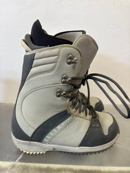 Men's Size M 10.5 (W 11.5) Burton Freestyle Snowboard Boots All Mountain (Used)