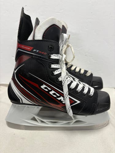 CCM JetSpeed FT440 Hockey Skates Regular Width 6 (Used)