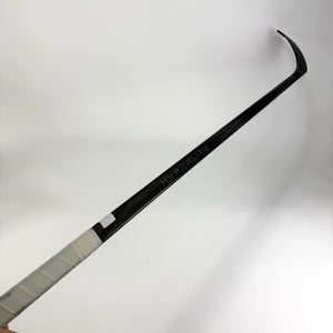 Used Right Black Bauer Vapor Hyperlite 2 | 87 Flex Mackinnon Pro Curve Grip | F303