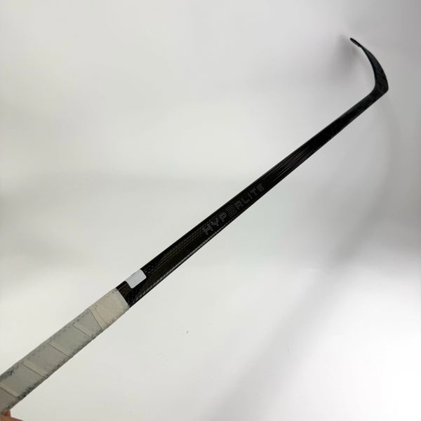 Used Right Black Bauer Vapor Hyperlite 2 | 87 Flex Mackinnon Pro Curve Grip | F303