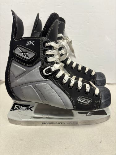 Reebok 3K Hockey Skates Regular Width Size 5.5 (Used)