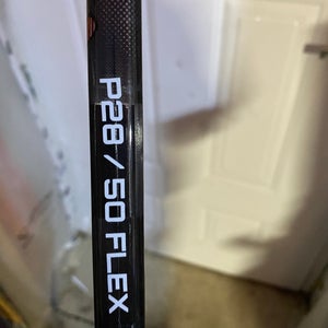 Junior Bauer Vapor FlyLite Right Handed Hockey Stick P28 50 Flex (New)