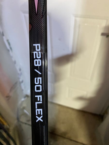 Junior Bauer Vapor FlyLite Right Handed Hockey Stick P28 50 Flex (New)