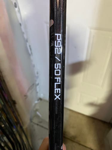 Junior Bauer Vapor FlyLite Right Handed Hockey Stick P92 50 Flex (New)