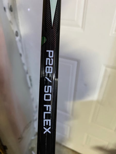 Junior Bauer Vapor FlyLite Right Handed Hockey Stick P28 50 Flex (New)
