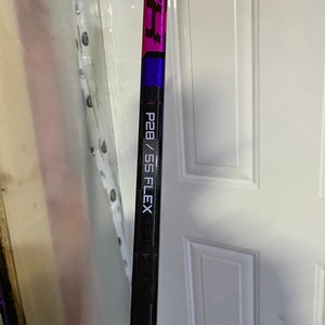 Intermediate Bauer Twitch Right Handed Hockey Stick P28 55 Flex (New)