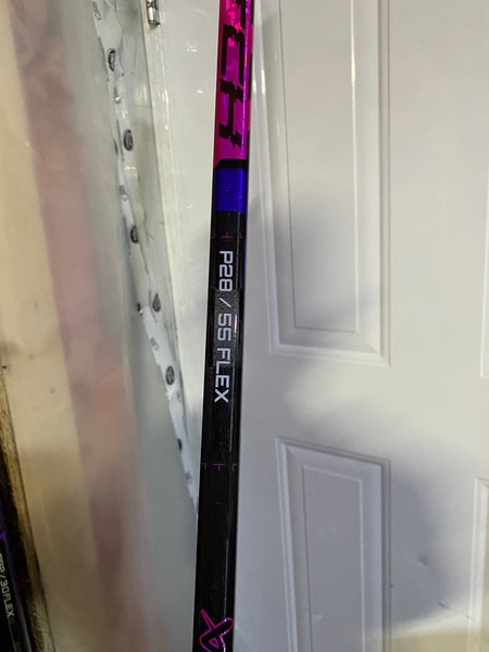 Intermediate Bauer Twitch Right Handed Hockey Stick P28 55 Flex (New)