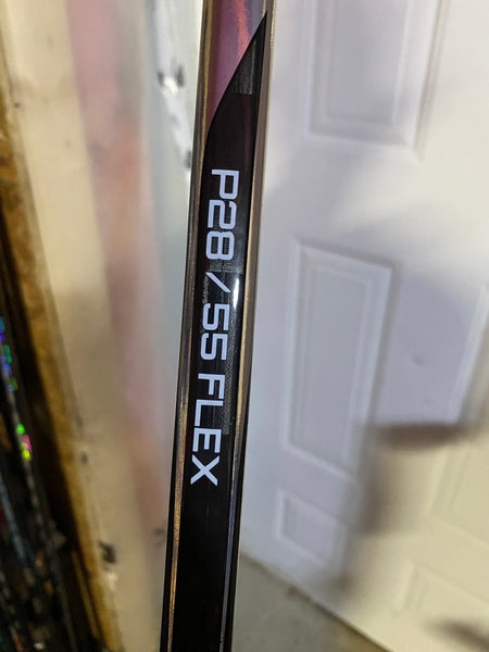 Intermediate Bauer Vapor Hyperlite 2 Right Handed Hockey Stick P28 55 Flex (New)