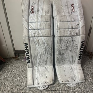 31" Vaughn Velocity V10 Goalie Leg Pads (Used)