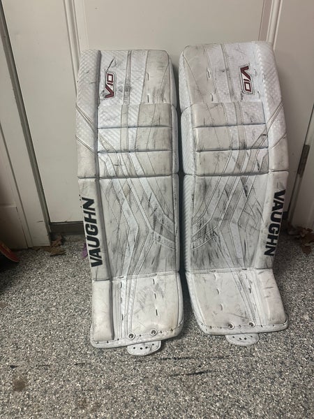 31" Vaughn Velocity V10 Goalie Leg Pads (Used)