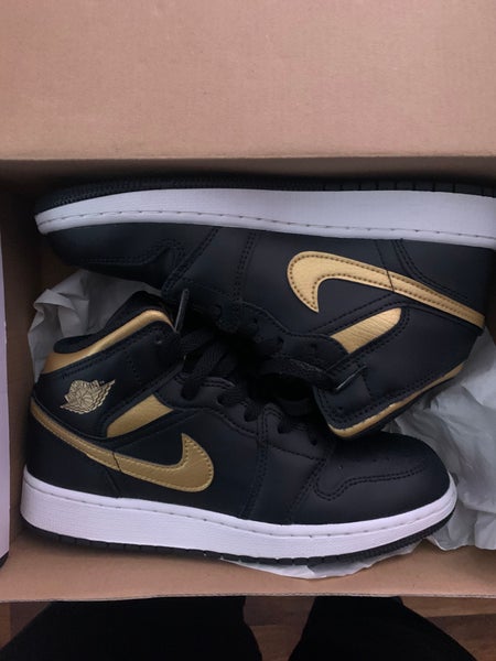 Men's 5.5Y (Big Kids / Youth) Youth Air Jordan Jordan 1 mid Shoes (Used)