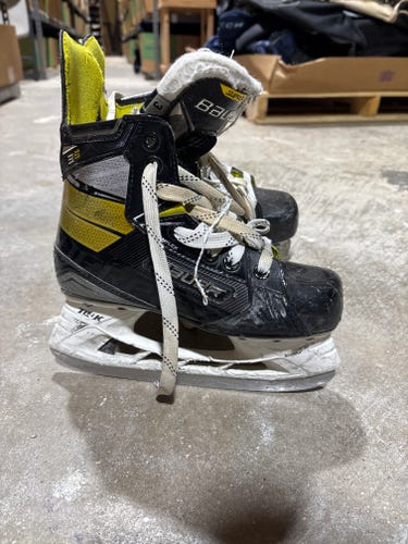 Bauer Supreme 3S Hockey Skates | Junior 3 (Regular)