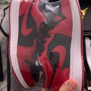 Red Men's 5.5Y (Big Kids / Youth) Youth Air Jordan Jordan 1 Low Shoes (Used)